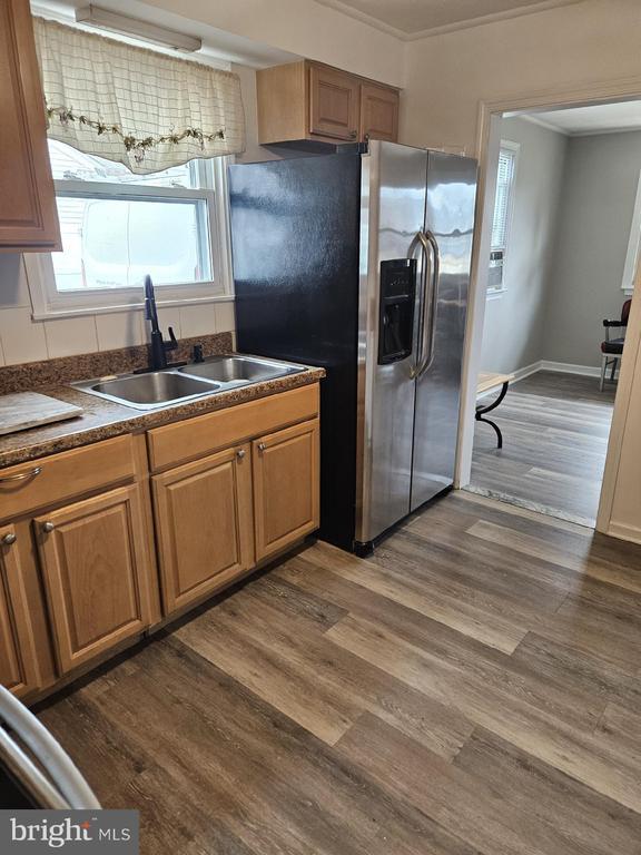 Photo - 185 Edge Ave