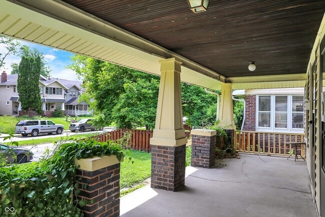 Photo - 626 N Riley Ave
