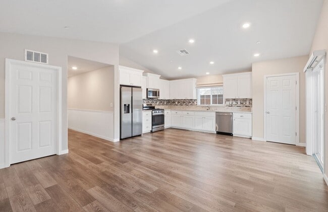 Photo - **Welcome Home to Your Dream Residence in Roseville!**