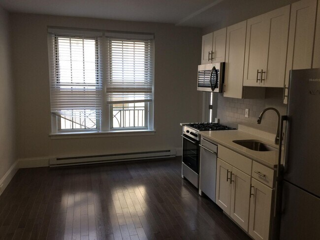 Photo - NO FEE!! BACK BAY 1 BEDROOM WITH LAUNDRY IN-UNIT & RENOVATED KITCHEN
