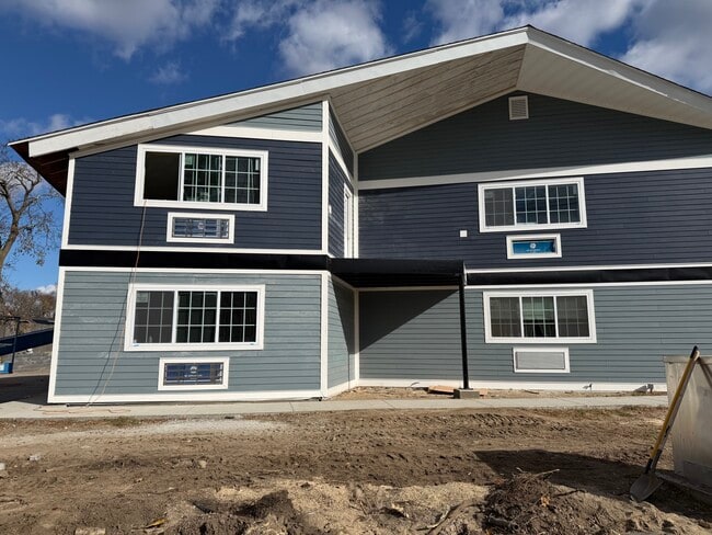 Building Photo - 1890 Broad St