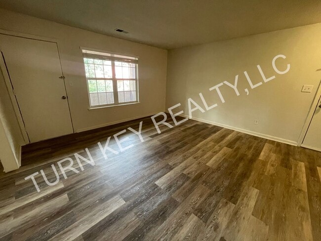 910 Chapel Creek Dr