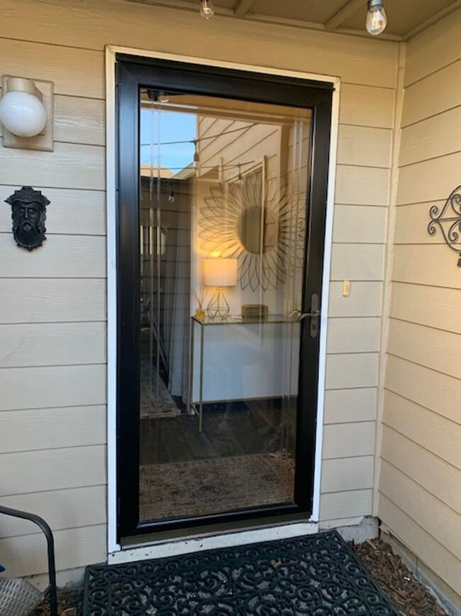 Photo - WELL MAINTAINED 2 BR, 2 BA TOWNHOME BY VAN MALL AREA!