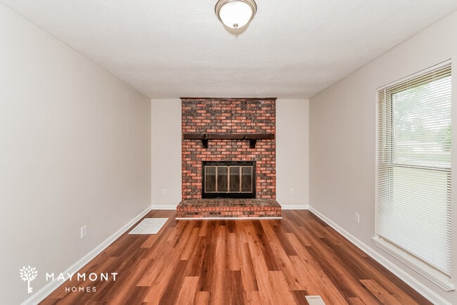 370 Avon Cir