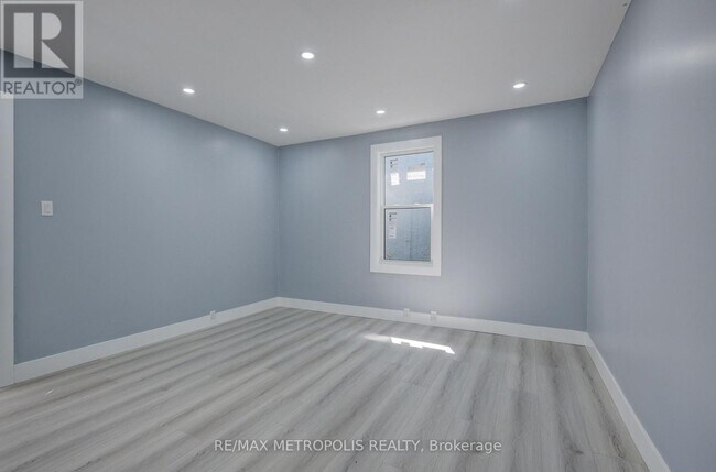 Photo - 161 Kenilworth Ave N