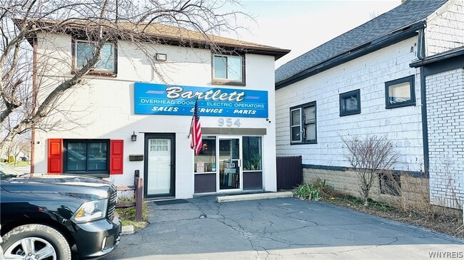 Building Photo - 954 Brighton Rd