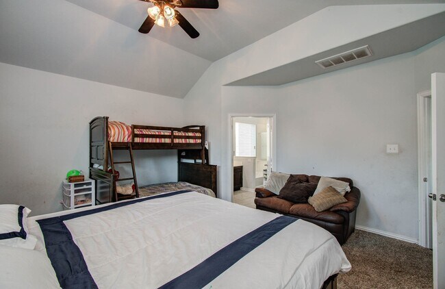 Building Photo - 318 Bolton Dr