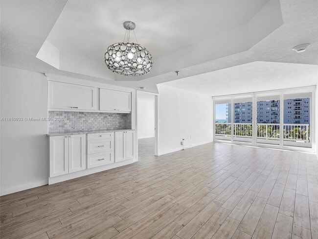 Building Photo - 9341 Collins Ave Unit 405 Rental