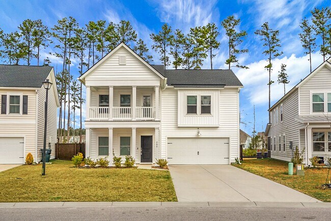Photo - 5 Bedroom, 3.5 Bath, Beautiful Summerville Home, Master on Main
