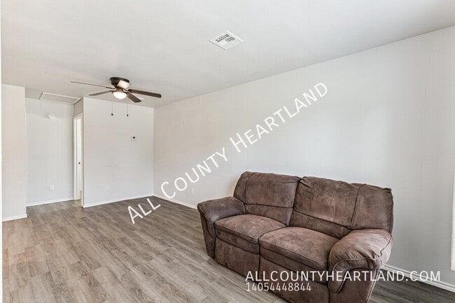Photo - 307 W Wallace St