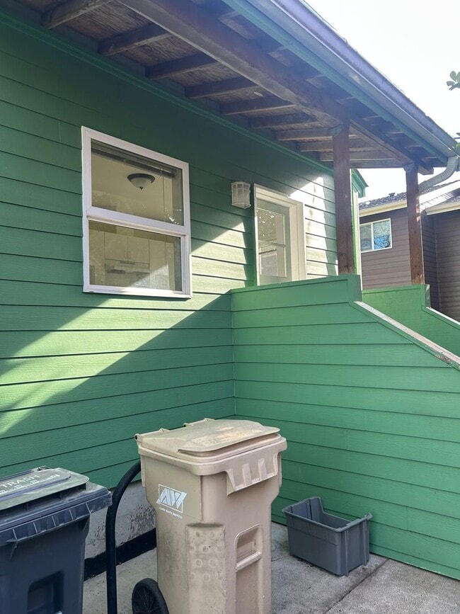 Photo - (560) 21st Street Cottage - 2 Bedroom / 1 Bathroom Unit 535