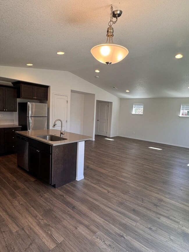 Photo - 1642 Zoe Ave