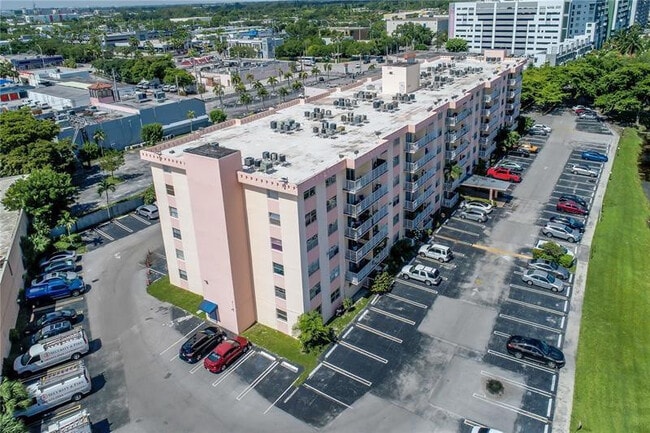 Building Photo - 16465 NE 22nd Ave Unit 105