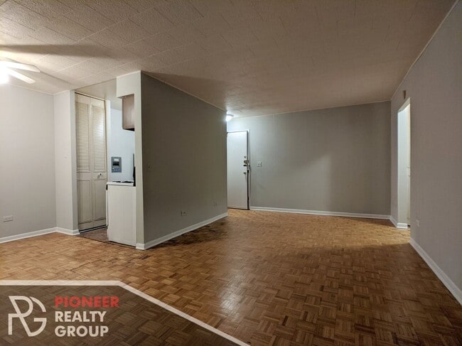 Photo - 510 W Briar Pl Unit 205