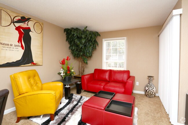 1BR, 1BA Studio - 530SF - Living Area