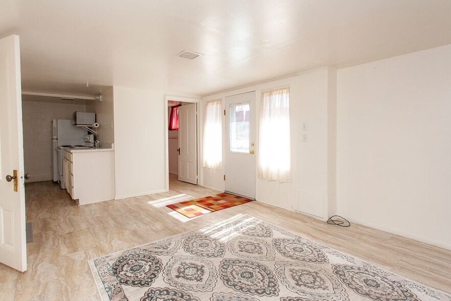 359 W 11th St
