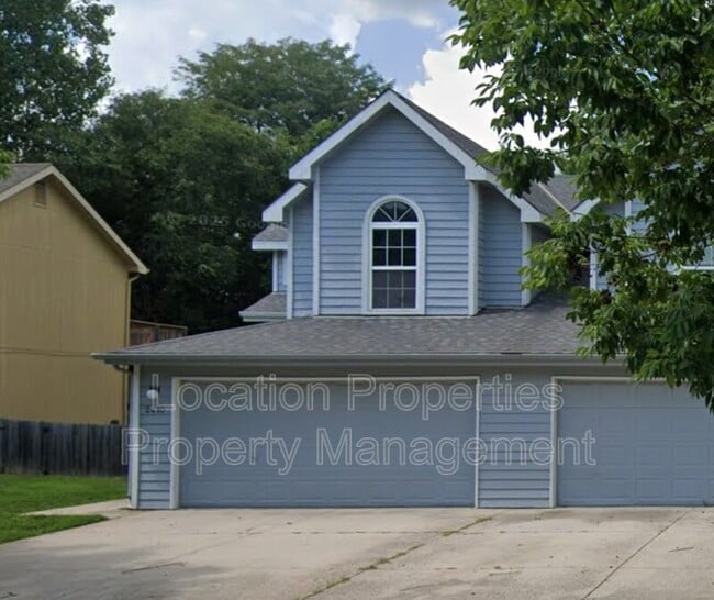 Building Photo - 2410 Lancaster Dr