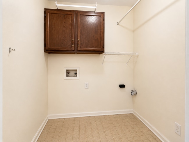 Photo - 2152 Westbury Ct SW