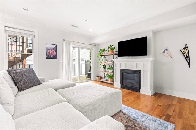 Building Photo - 180 Gold St Unit 3