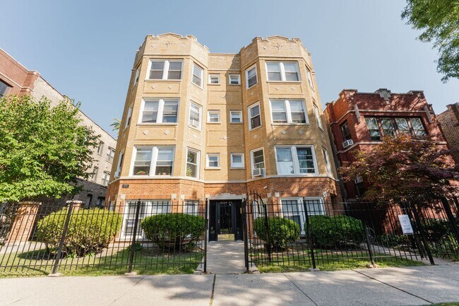 Photo - Albany Park - 2 Bed / 1 Bath - Heat Included Unit 4327-1