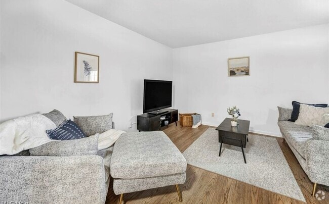 Building Photo - 19436 Van Aken Blvd Unit RC202BD1 Rental