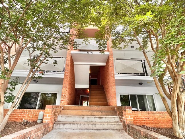 Building Photo - 1800 Jefferson Park Ave Unit 88