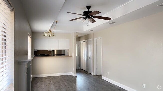 Building Photo - 8579 Hawthorne St Rental