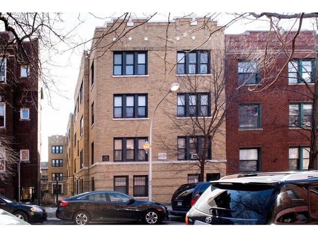 Photo - 839 W Cornelia Ave Unit 3N