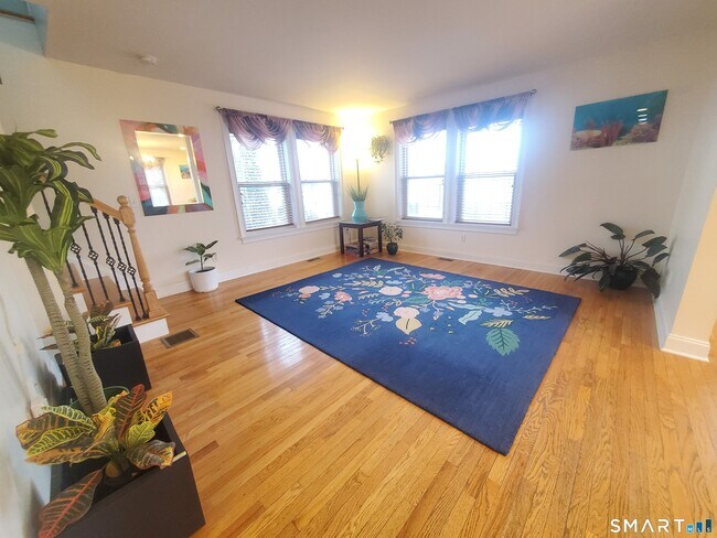 Photo - 1093 Shippan Ave