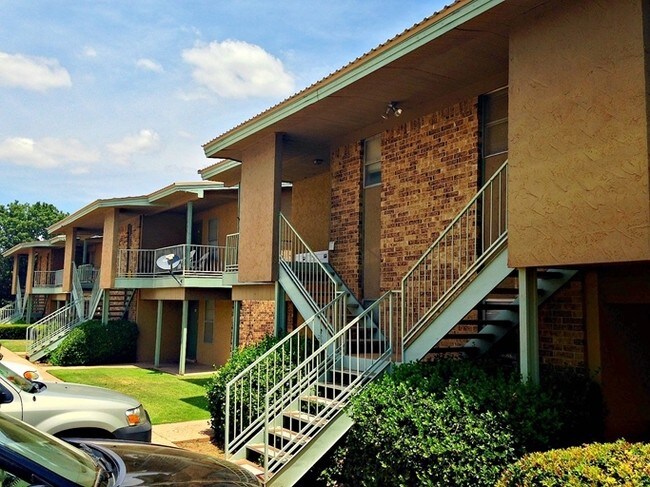 Toledo Terrace Apartments - Courtyard Villas