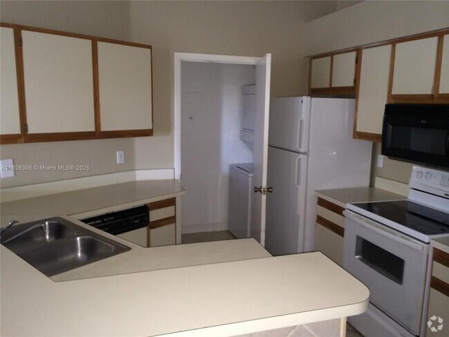 Building Photo - 9999 Summerbreeze Dr Unit 321 Rental