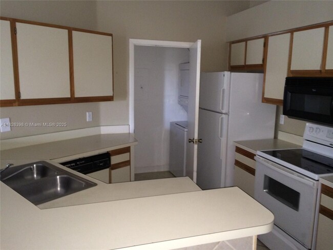 Photo - 9999 Summerbreeze Dr Condo Unit 321
