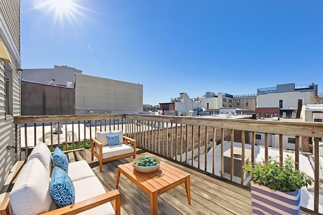 Building Photo - 312 Washington St Unit 2