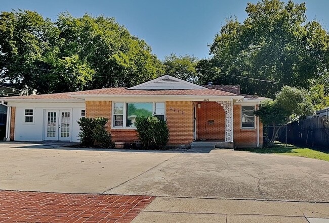 Building Photo - ONE OF A KIND GEM IN FORT WORTH! Rental