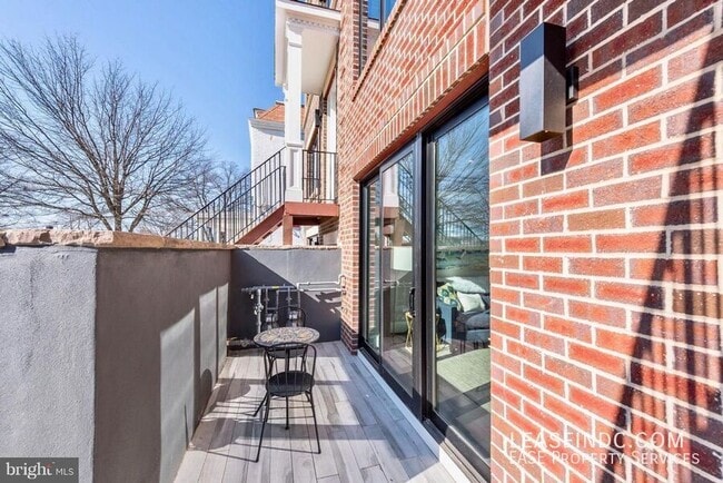 Photo - 4525 1/2 Georgia Avenue NW-#1 Unidad #1