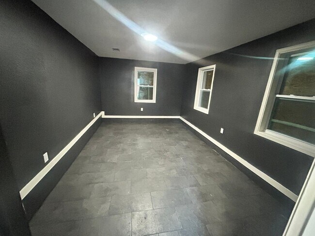 Photo - 697 N Holmes St