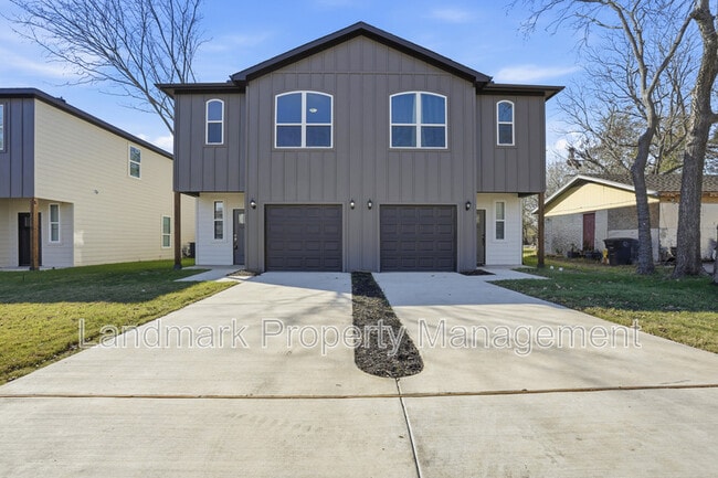 Building Photo - 303 Eastland St Unit A