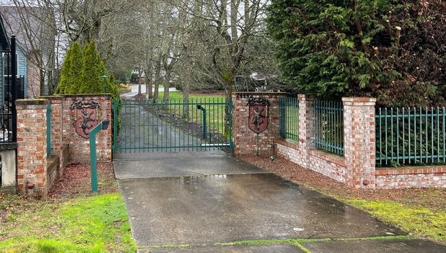 Photo - Gated Sound view home Des Moines area, 4 bed plus den 2.5 bath 3900 s/f, Available NOW!!!