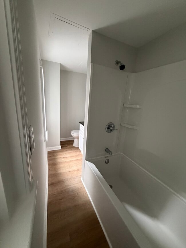 Photo - 531 W John St Unit 1