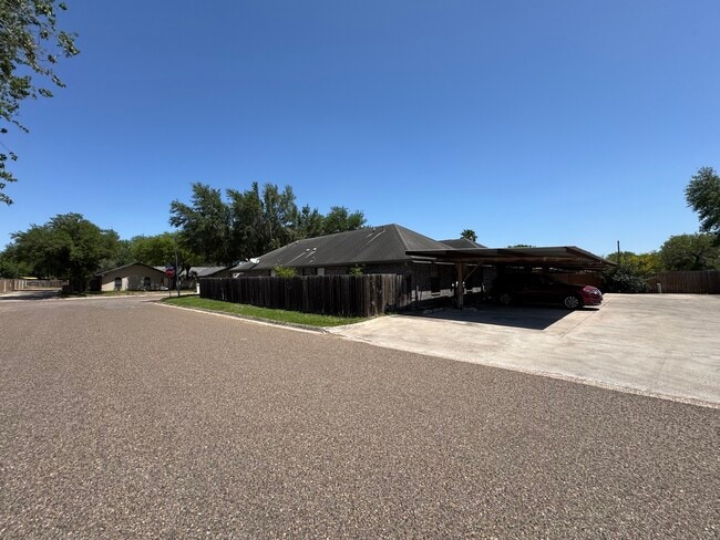 Building Photo - 1820 Norma Ln Unit 4