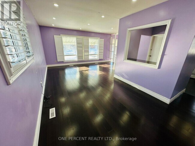 Photo - 27 Mossbank Dr