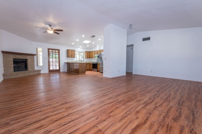 Photo - Charming Cul De Sac Home w/ 3 Bedroom, 2 Bath, Central A/C, Large 2 Car Garage, & RV Hook-Ups