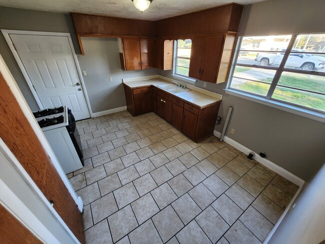 Photo - 327 E 13th St