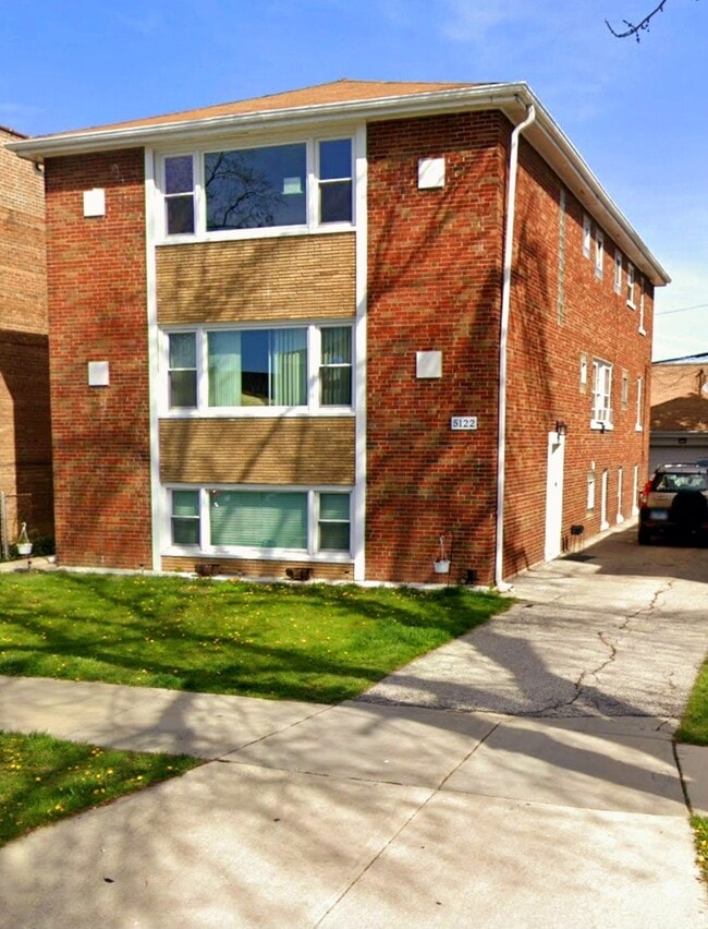 Building Photo - 5122 W Gladys Ave Unit Gladys 2F