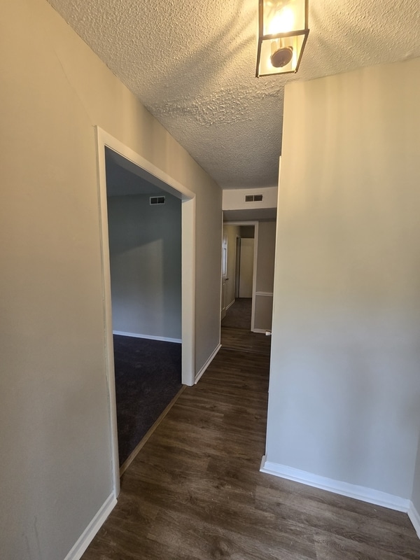 Photo - 1410 Suterland Rd