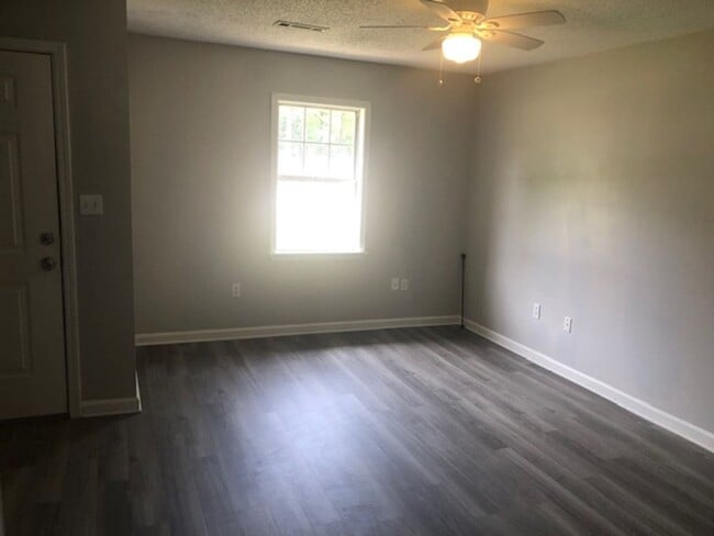 Photo - 468a Mobile St