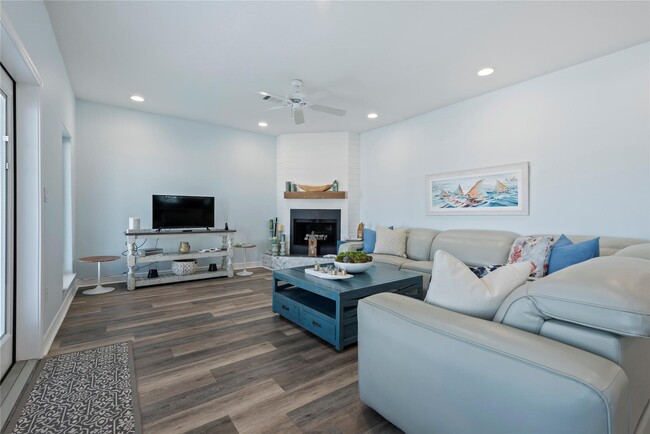 Photo - 1640 Windsong Way