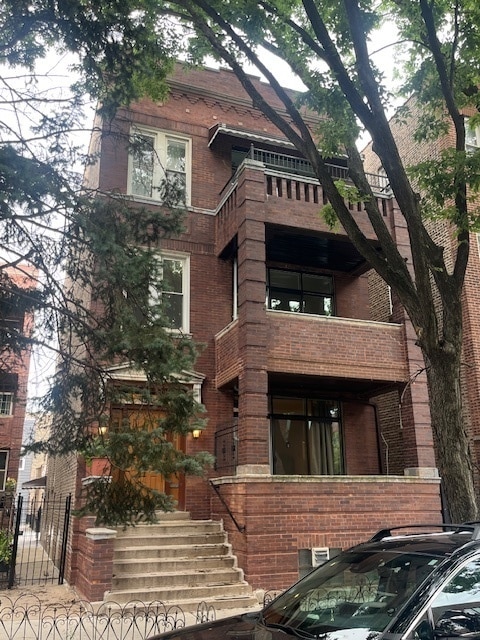 Building Photo - 820 N Leavitt St Unit 2