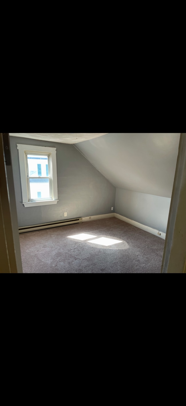 Building Photo - 21 Pine St Unit 2