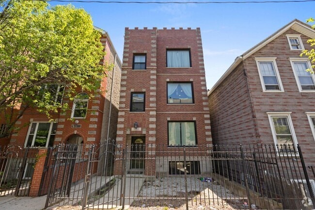 Building Photo - 1345 W Walton St Unit 1 Rental